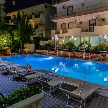 فندق بيفرلي ريميني المظهر الخارجي الصورة