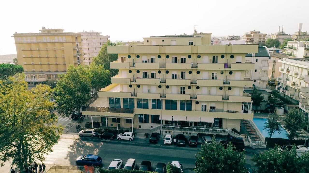 فندق بيفرلي ريميني المظهر الخارجي الصورة